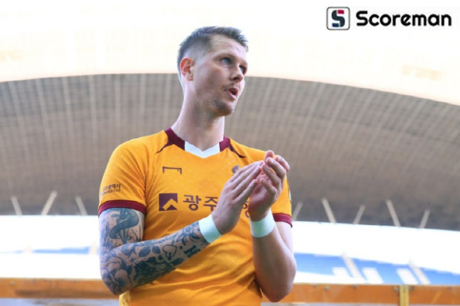 광주FC, '아이슬랜드 폭격기' 196cm 프리드욘슨과 연장 계약